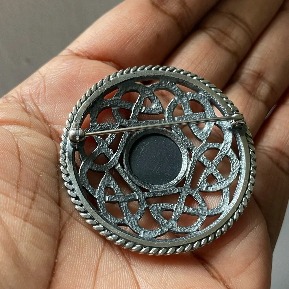 Celtic Onyx Dress Brooch in Sterling Silver - Picture 8 of 9